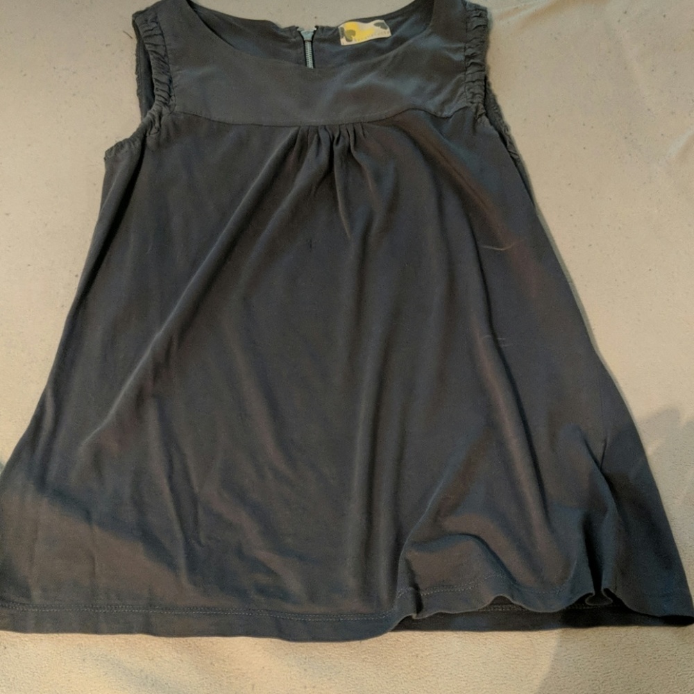 Tank with zipper